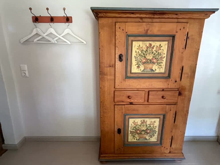 Apartment Magnolia Kleiderschrank