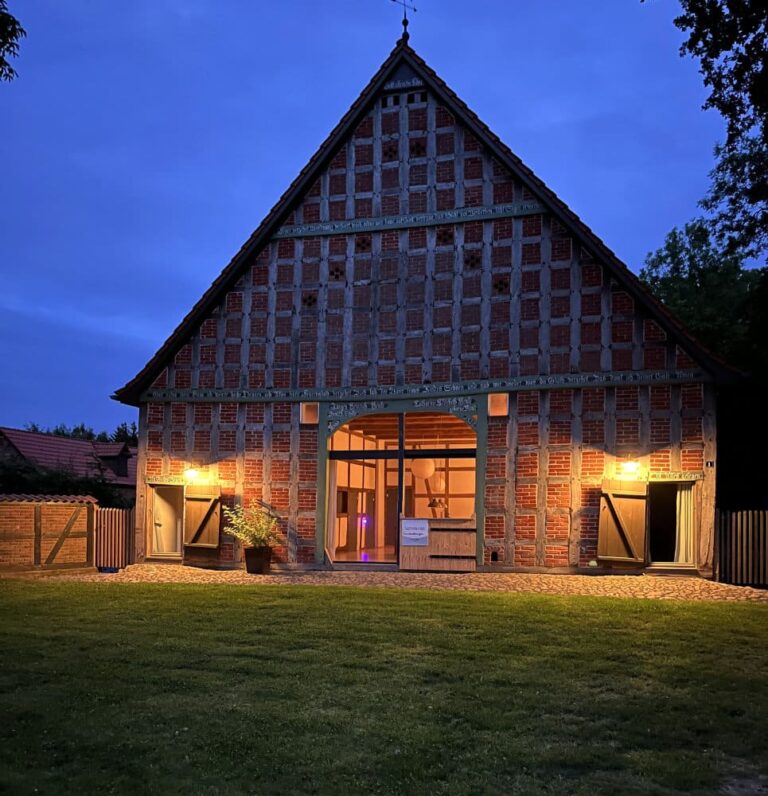 Satemin Eins in der Dämmerung